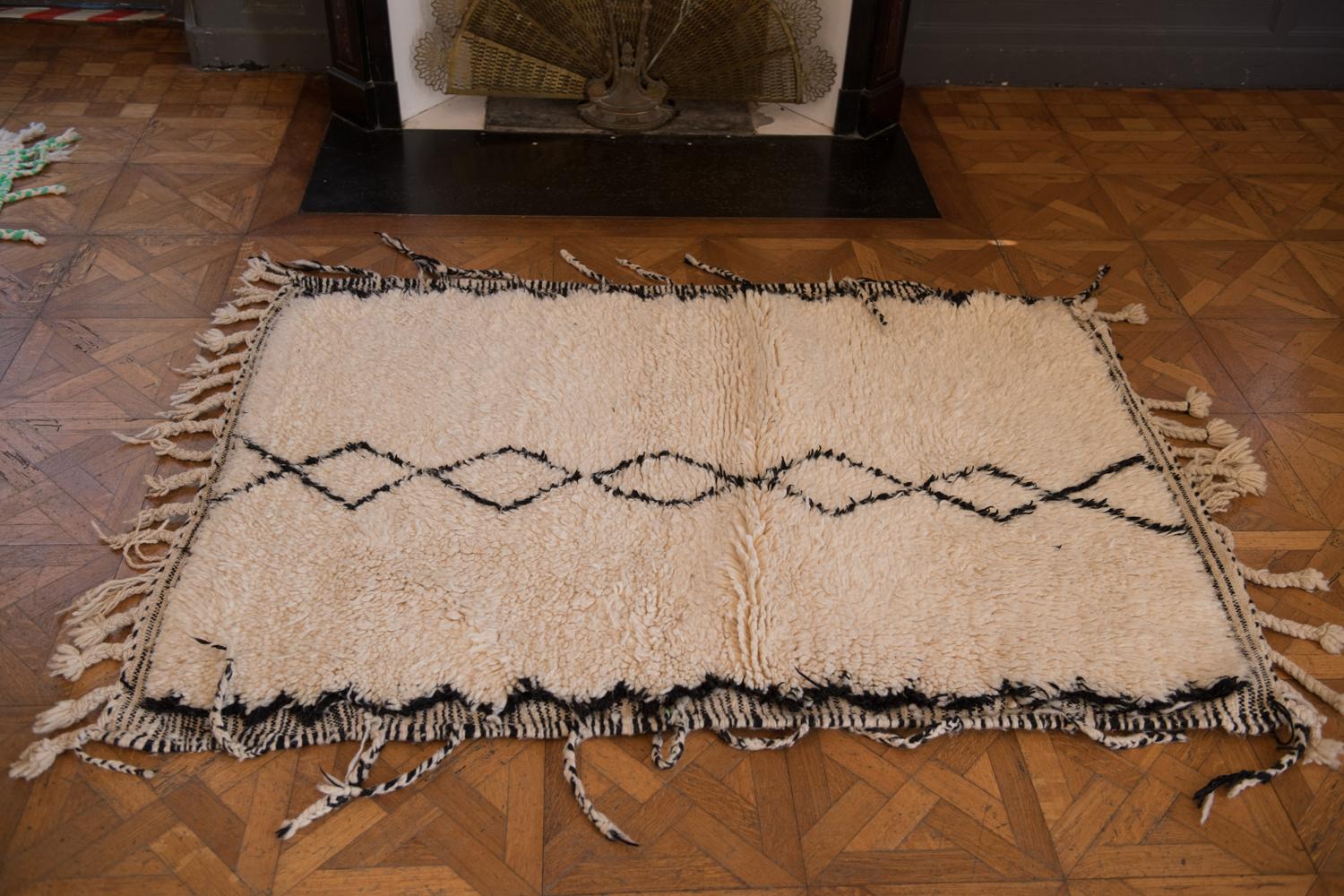 Tapis berbère beni Oirain 1,40 x 2,00 m Noir